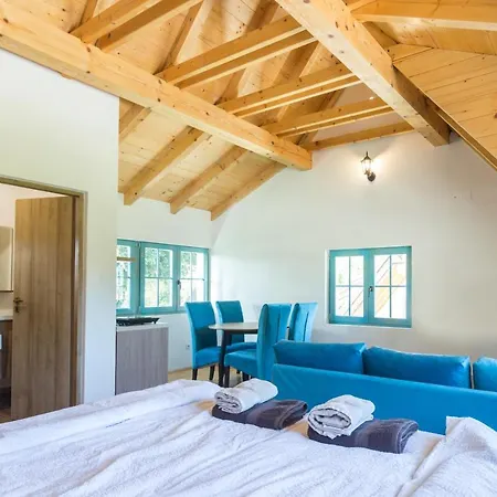 Retro Village Ravne アパート *