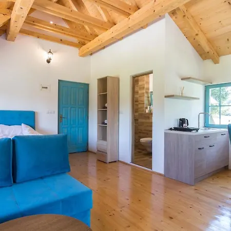 アパート Retro Village Ravne ヴィソコ