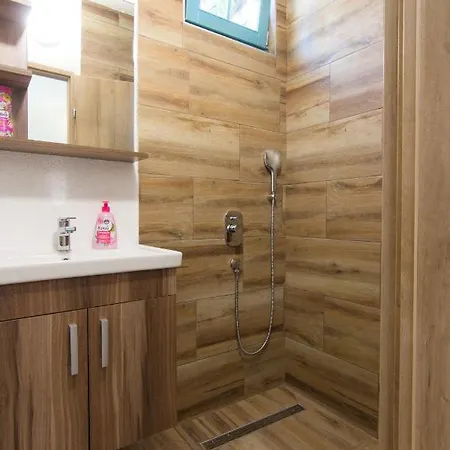 Retro Village Ravne アパート