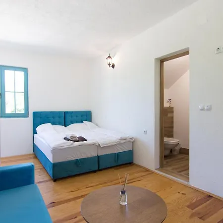 Retro Village Ravne アパート *